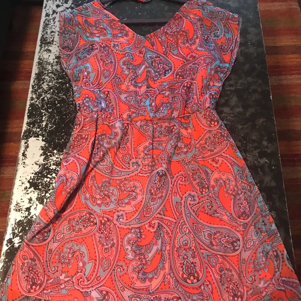 Limited dress!  Super flattering!